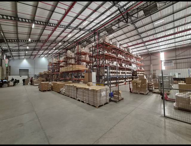 3,500M² WAREHOUSE TO LET IN LONGLAKE